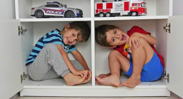 Peek a Boo Spanish Version Canciones